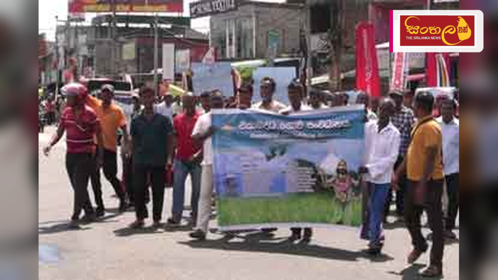 සාධාරණ වී මිලක් ඉල්ලා රඹෑව මංසන්දියේදී විරෝධතාවක්
