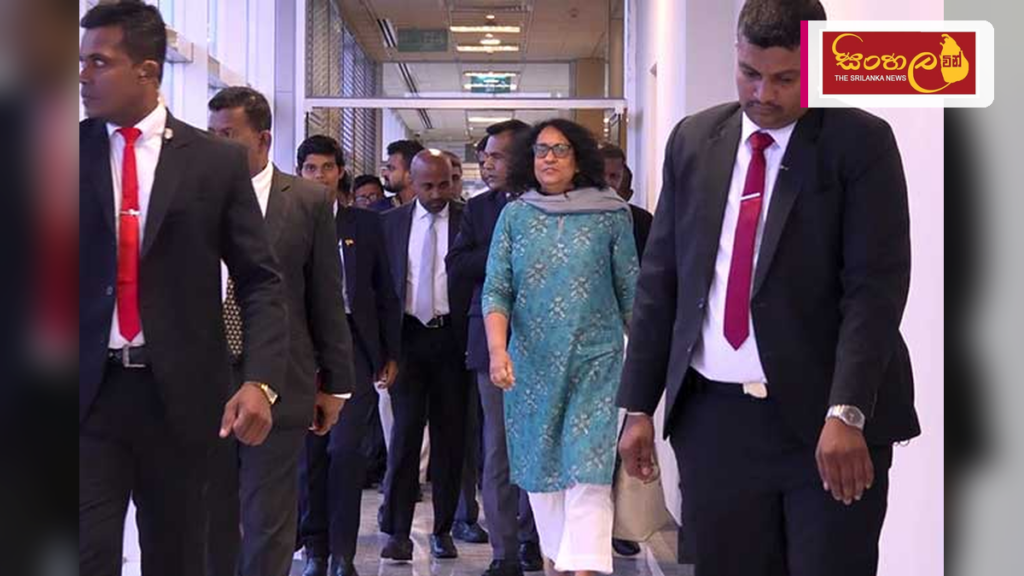 කටාර් හිටපු එමීර්වරයාගේ අභාවය වෙනුවෙන් ශෝකය පළ කිරීමට අගමැතිනිය කටාර් බලා පිටත්ව යයි