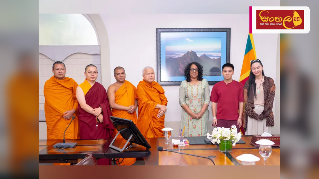තායිලන්ත මහා සංඝ නායක හිමිවරු අග්‍රාමාත්‍යවරිය හමුවෙති