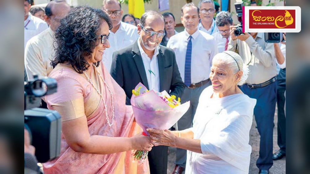 කලාව ජාති, ආගම් භේද ඉක්මවා යන මානුෂීය භාෂාවක් - අගමැතිනි