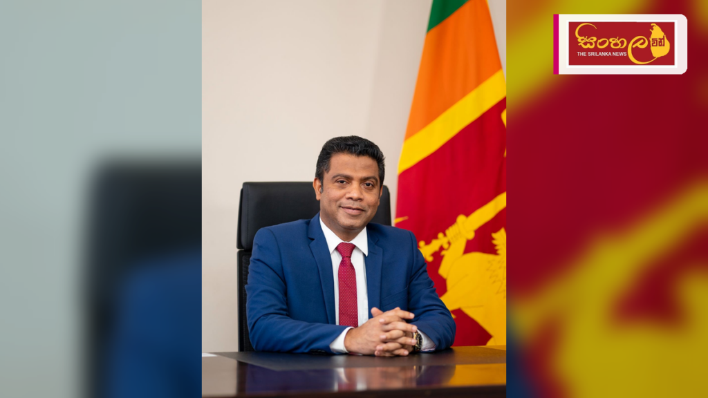 Headline: විදෙස් පුහුණුව ලබන විශේෂඥ වෛද්‍යවරුන් මෙරට රැඳී සිටීමේ ප්‍රවණතාව ඉහළට Intended image subject: Minister of Health Dr. Nalinda Jayatissa visiting Eravur Hospital Story summ