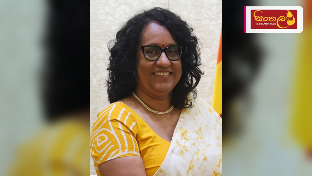 Headline: ගෝලීය අර්බුද හමුවේ නබිතුමන්ගේ දර්ශනය අදටත් බෙහෙවින් වලංගුයි – අගමැති ආචාර්ය හරිනි අමරසූරිය Intended image subject: Prime Minister Harini Amarasuriya Story summary: වත්මන්