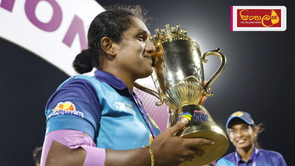 Headline: ආසියානු කුසලාන ශූරතාව ආරක්ෂා කර ගැනීමට ශ්‍රී ලංකා කාන්තා කණ්ඩායම සූදානම් Intended image subject: Chamari Athapaththu and Sri Lanka women's cricket team Story summary: ආසි