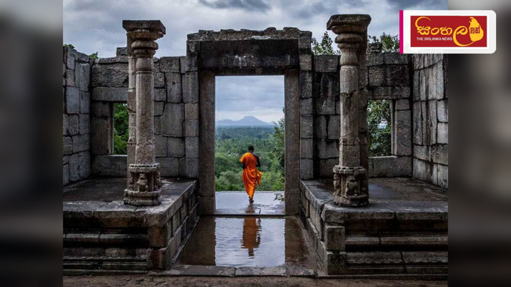 යාපහුව පුරාවිද්යා කැණීම්වලින් නව සාධක රැසක් හමුවේ Headline: යාපහුව පුරාවිද්යා කැණීම්වලින් නව සාධක රැසක් හමුවේ Intended image subject: Yapahuwa archaeological site excavation Story summary: යාපහුව සංස්කෘතික උරුම කළමනාකරණ වැඩසටහන ය
