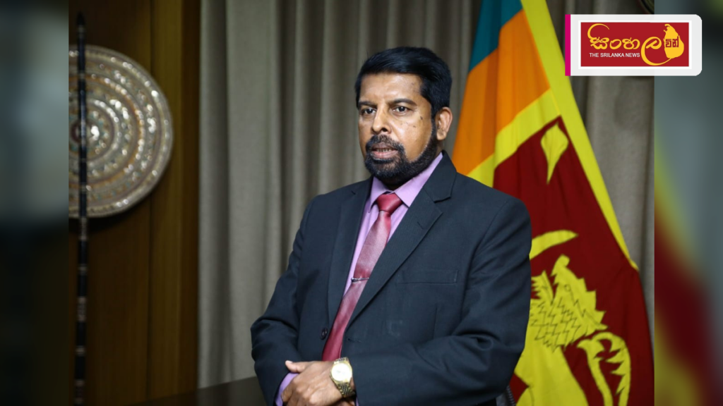 Headline: උතුරු පළාතේ පළාත් පාලන ආයතන සංවර්ධනයට රජයේ සහාය අඛණ්ඩව Intended image subject: Minister Chandana Abeyratne at the Northern Province Local Government meeting Story summary