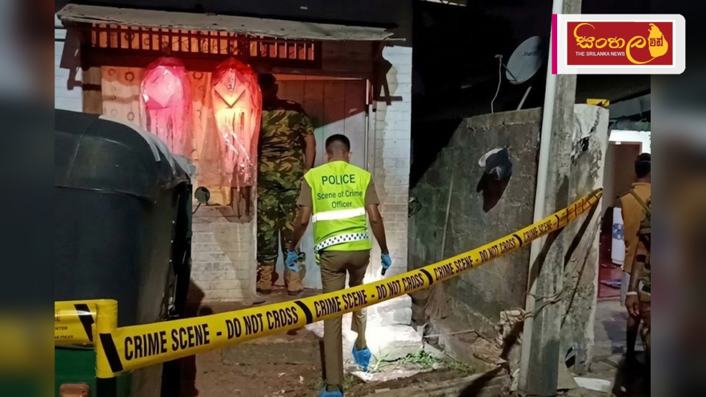දෙහිවල අත්බෝම්බ ප්රහාරයේ ප්රධාන සැකකරු සහ රියැදුරු අත්අඩංගුවට Headline: දෙහිවල අත්බෝම්බ ප්රහාරයේ ප්රධාන සැකකරු සහ රියැදුරු අත්අඩංගුවට Intended image subject: Dehiwala police station or crime scene area Story summary: දෙහිවල, සිරිසඟබෝ පාරේ න