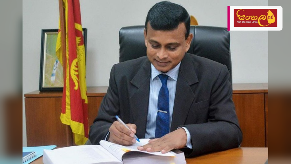 නැගෙනහිර පළාතේ ඉඩම් ආරක්ෂා කිරීමේ කමිටුව දෙවැනි වරටත් රැස්වෙයි Headline: නැගෙනහිර පළාතේ ඉඩම් ආරක්ෂා කිරීමේ කමිටුව දෙවැනි වරටත් රැස්වෙයි Intended image subject: Prabath Chandrakeerthi chairing the committee meeting Story summary: නැගෙනහිර පළාතේ
