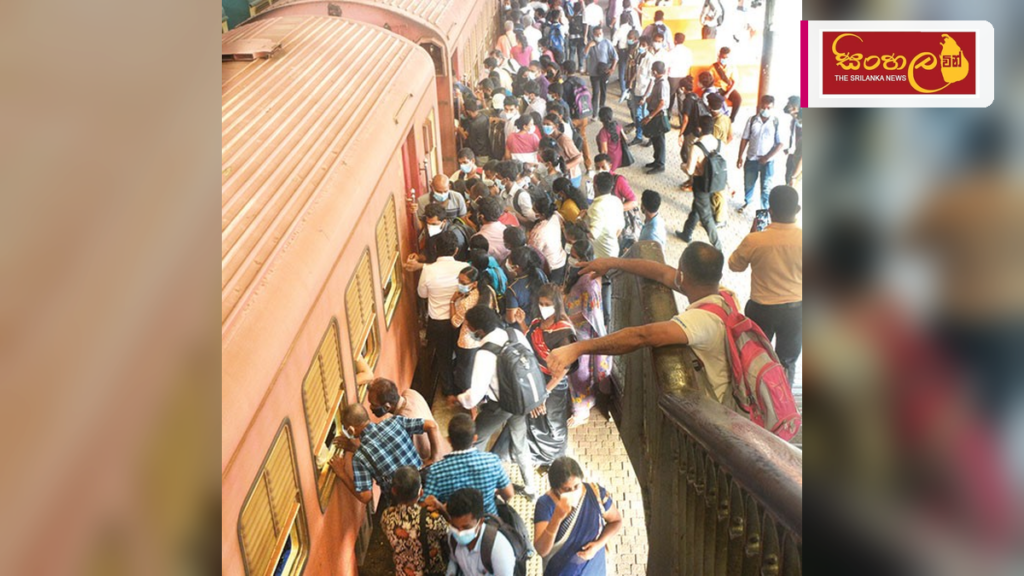 දුම්රිය වෘත්තීය සමිති ආරම්භ කළ සංකේත වැඩවර්ජනය තවදුරටත් Headline: දුම්රිය වෘත්තීය සමිති ආරම්භ කළ සංකේත වැඩවර්ජනය තවදුරටත් Intended image subject: Railway station scene with passengers Story summary: දුම්රිය සාමාන්යාධිකාරිවරයා ඉවත් කිරී