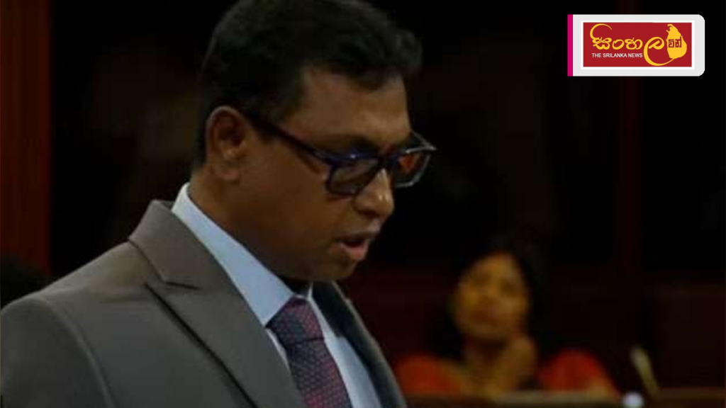 Headline: අඩු ආදායම්ලාභී පවුල් සවිබල ගැන්වීමට සමෘද්ධි බැංකු හරහා නව ණය වැඩසටහන් Intended image subject: Minister Upali Pannila addressing a public gathering Story summary: අස්වැසුම