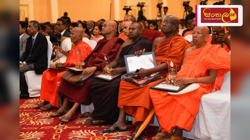 Headline: අග්‍රාමාත්‍ය කාර්යාලයේදී රුධිර පරිත්‍යාග වැඩසටහනක් Intended image subject: Blood donation camp at Temple Trees Story summary: අග්‍රාමාත්‍ය කාර්යාලයේ සුබසාධක සංගමය විසින්