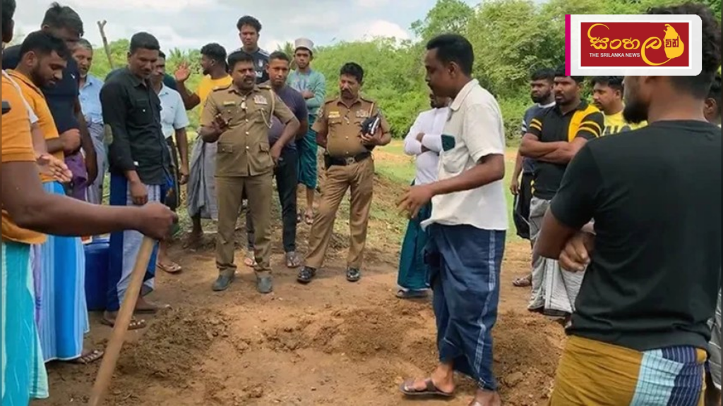 මියගිය බවට තහවුරු කර භූමදානය කළ පුද්ගලයා මාස දෙකකට පසු පණපිටින් නිවසට Headline: මියගිය බවට තහවුරු කර භූමදානය කළ පුද්ගලයා මාස දෙකකට පසු පණපිටින් නිවසට Intended image subject: Sri Lankan police station or a generic rural house scene Story summary: මියග