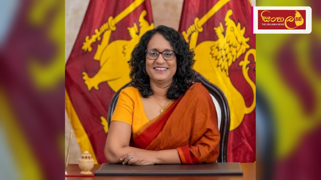 Headline: ශ්‍රී ලංකාව තාක්ෂණය ආනයනය කරන රටක සිට ලොවට තාක්ෂණය සපයන රටක් විය යුතුයි - අග්‍රාමාත්‍ය ආචාර්ය හරිනි අමරසූරිය Intended image subject: Prime Minister Dr. Harini Amarasuriya