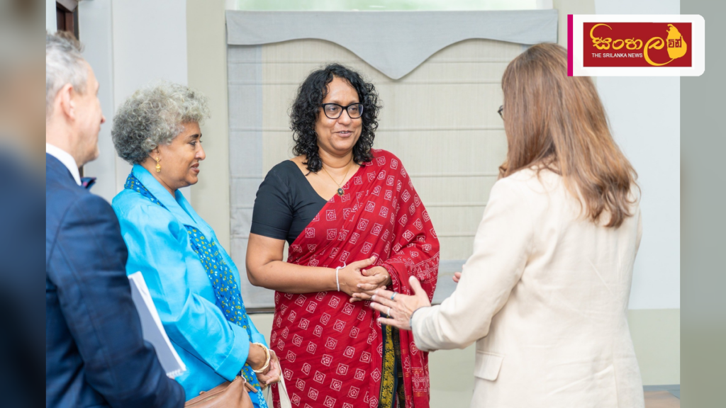 දරුවන්ගේ ඩිජිටල් ආරක්ෂාව තහවුරු කිරීමට කලාපීය ඒකාබද්ධ වැඩපිළිවෙළක් Headline: දරුවන්ගේ ඩිජිටල් ආරක්ෂාව තහවුරු කිරීමට කලාපීය ඒකාබද්ධ වැඩපිළිවෙළක් Intended image subject: Prime Minister's Office meeting with UNICEF and WHO representatives Story summa