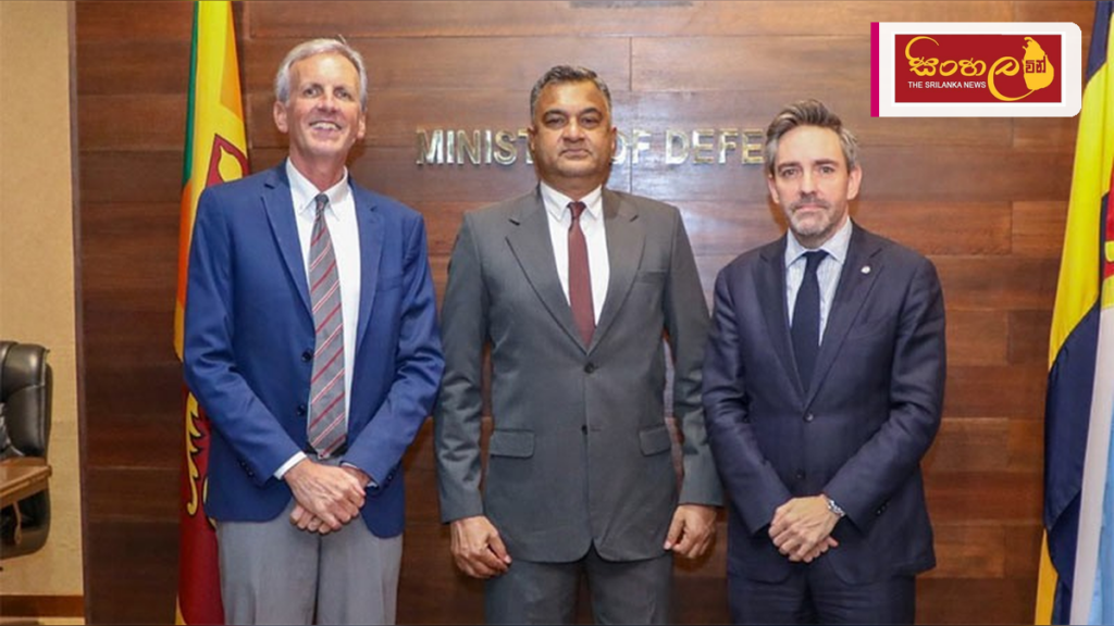 ආපදා කළමනාකරණය සහ සහන සේවා ශක්තිමත් කිරීම ගැන එක්සත් ජාතීන්ගේ නේවාසික සම්බන්ධීකාරක සහ ආරක්ෂක ලේකම් අතර සාකච්ඡාවක් Headline: ආපදා කළමනාකරණය සහ සහන සේවා ශක්තිමත් කිරීම ගැන එක්සත් ජාතීන්ගේ නේවාසික සම්බන්ධීකාරක සහ ආරක්ෂක ලේකම් අතර සාකච්ඡාවක් Intended image subject: Defence Secretary Air Vice Marsh