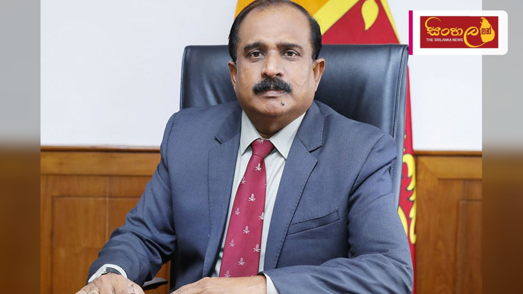 Headline: ජාතික ආරක්ෂක අරමුදල සහ 'අපි වෙනුවෙන් අපි' අරමුදල ඒකාබද්ධ කිරීමේ සාකච්ඡාවක් Intended image subject: Major General Aruna Jayasekara at a meeting Story summary: ජාතික ආරක්ෂක