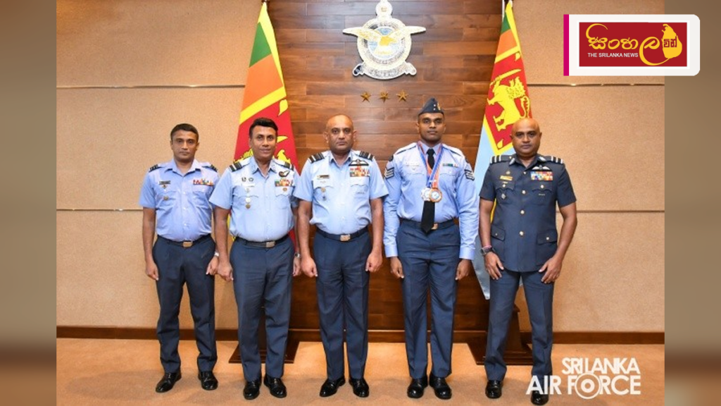 ලෝක වාර්තා තැබූ ගුවන් හමුදා ක්රීඩක දුලිත් දසනායකට උසස්වීමක් Headline: ලෝක වාර්තා තැබූ ගුවන් හමුදා ක්රීඩක දුලිත් දසනායකට උසස්වීමක් Intended image subject: Dulith Dasanayake Story summary: 13 වන ලෝක ස්ට්රෙන්ත් ලිෆ්ටින් ශූරතාවලියේදී නව ලෝක ව
