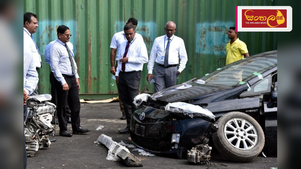 ආනයනික වාහන ටයර් සඳහා නව ප්රමිතීන් සහ පාලන රෙගුලාසි හඳුන්වා දෙයි Headline: ආනයනික වාහන ටයර් සඳහා නව ප්රමිතීන් සහ පාලන රෙගුලාසි හඳුන්වා දෙයි Intended image subject: Vehicle tyres being inspected at a port Story summary: ශ්රී ලංකාවට ආනයනය කරනු ල