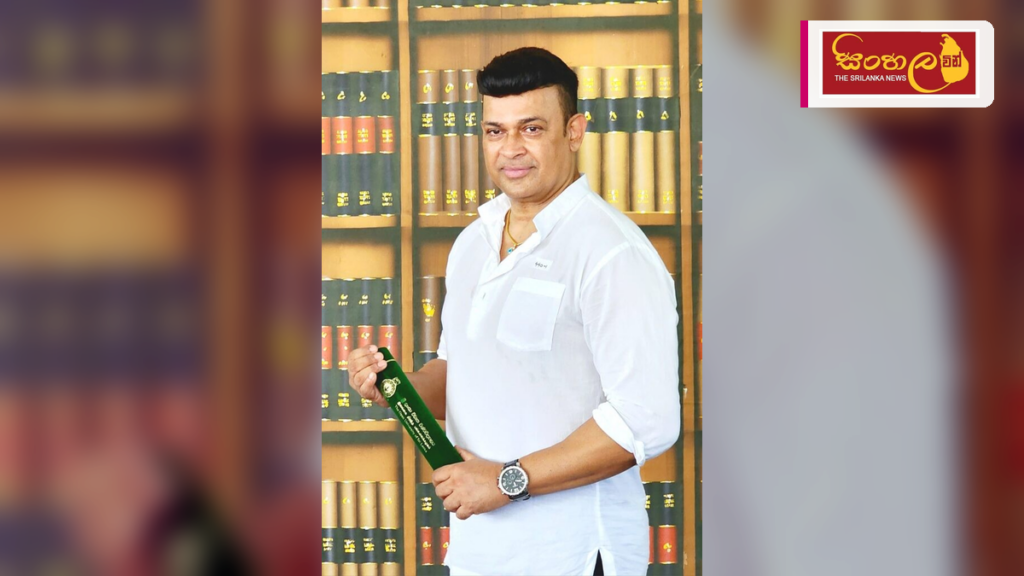 Headline: තමන් නිෂ්පාදනය කළ ගීතය ගැයීමට තහනමක්: රන්ජන් රාමනායකගෙන් ප්‍රශ්න කිරීමක් Intended image subject: Ranjan Ramanayake Story summary: තමන් විසින්ම නිෂ්පාදනය කර ගායනා කළ ජනප්‍