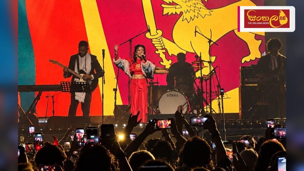 ඉන්දියාවේදී සිංහල ගීත ගායනා කරමින් යොහානි රසික හදවත් දිනාගනී Headline: ඉන්දියාවේදී සිංහල ගීත ගායනා කරමින් යොහානි රසික හදවත් දිනාගනී Intended image subject: Yohani performing on stage at Ziro Festival Story summary: ඉන්දියාවේ පැවති ජාත්යන්තර