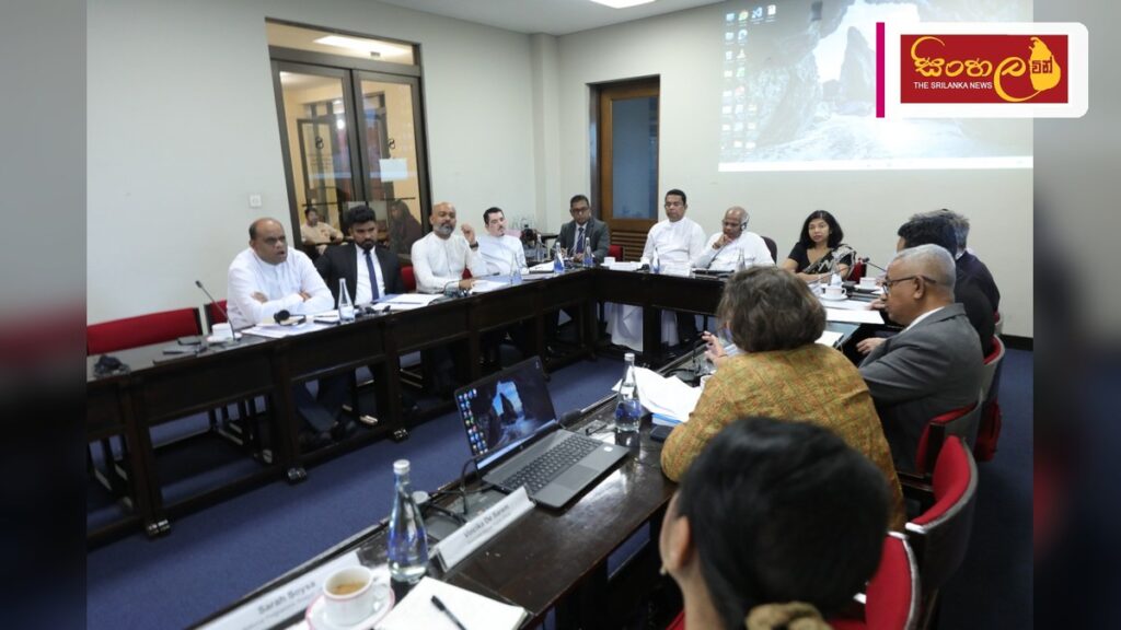 Headline: ආබාධ සහිත පුද්ගලයින්ගේ අයිතිවාසිකම් සුරැකීමට නව නීති පද්ධතියක් Intended image subject: Parliamentary forum meeting on disability rights Story summary: 1996 අංක 28 දරන පනත
