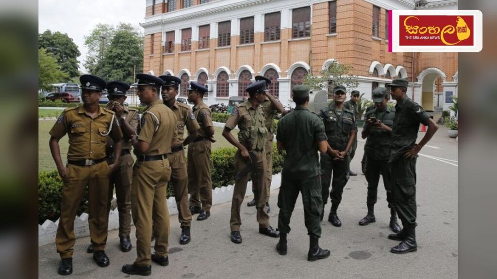 නිකවැරටියේදී පුරාවස්තු සෙවීමට කැණීම් කළ තිදෙනෙකු අත්අඩංගුවට Headline: නිකවැරටියේදී පුරාවස්තු සෙවීමට කැණීම් කළ තිදෙනෙකු අත්අඩංගුවට Intended image subject: Sri Lanka Police officers conducting an investigation Story summary: පුරාවස්තු ලබා ගැන