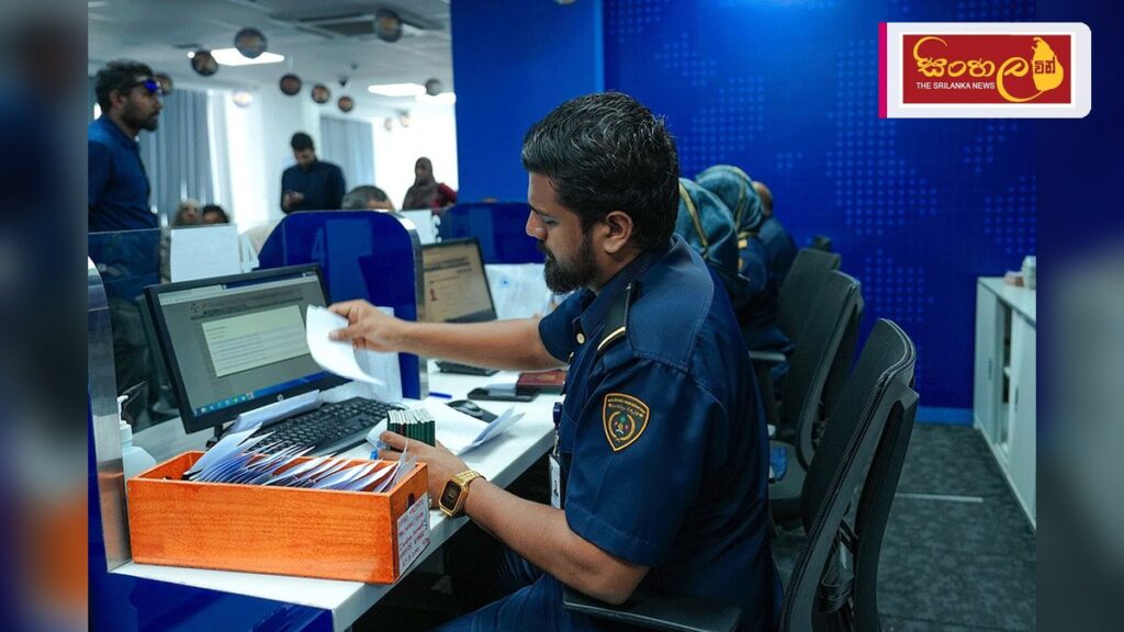 මාලදිවයිනේ රැකියා වීසා නීති දැඩි කෙරේ: විදේශීය සේවකයින්ට බැංකු ගිණුම් අනිවාර්යයි Headline: මාලදිවයිනේ රැකියා වීසා නීති දැඩි කෙරේ: විදේශීය සේවකයින්ට බැංකු ගිණුම් අනිවාර්යයි Intended image subject: Maldives immigration office or workers in Maldives Story summary: