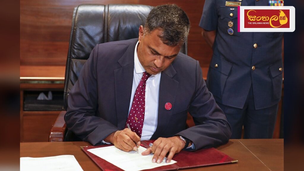 Headline: ශ්‍රී ලංකාවට ප්‍රථම වරට ජාතික ගොඩනැගිලි සංග්‍රහයක් හඳුන්වා දීමට පියවර Intended image subject: Air Vice Marshal Sampath Thuyacontha Story summary: ශ්‍රී ලංකාවේ ඉදිකිරීම් ක
