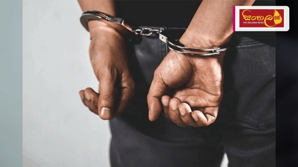 ගොවියෙකුගෙන් අල්ලස් ගත් බුත්තල ක්ෂේත්ර වන නිලධාරියා අත්අඩංගුවට Headline: ගොවියෙකුගෙන් අල්ලස් ගත් බුත්තල ක්ෂේත්ර වන නිලධාරියා අත්අඩංගුවට Intended image subject: Bribery Commission officers conducting an arrest Story summary: බුත්තල ප්රදේශයේ ග