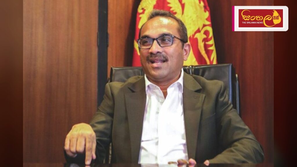 Headline: ස්වීඩනය බලා පිටත්ව ගිය අමාත්‍ය බිමල් රත්නායකට උණුසුම් පිළිගැනීමක් Intended image subject: Minister Bimal Ratnayake Story summary: විදෙස්ගතව සිටින ශ්‍රී ලාංකිකයන් හමුවීමේ
