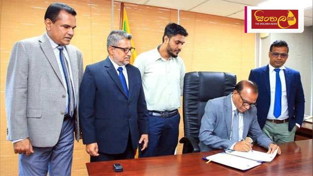 Headline: ශ්‍රී ලංකාවේ වරාය හා හරිත බලශක්ති ව්‍යාපෘති සඳහා යුරෝපා සංගමයේ සහාය Intended image subject: Minister Anura Karunathilake meeting with EU representatives Story summary: ශ්