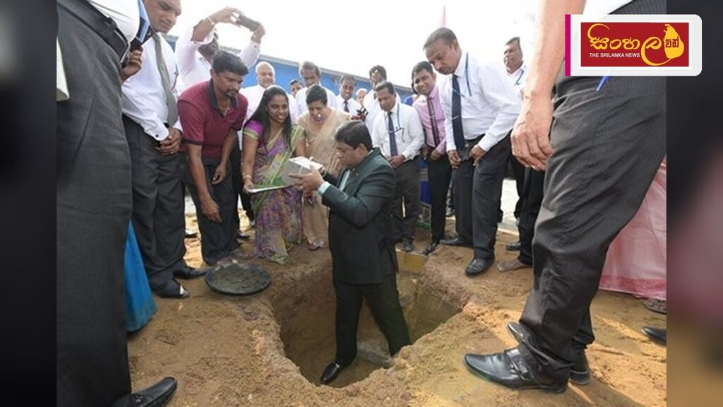 මන්නාරම සිලාවතුර අරිප්පු වෙරළ උද්යාන ව්යාපෘතියට මුල්ගල තැබේ Headline: මන්නාරම සිලාවතුර අරිප්පු වෙරළ උද්යාන ව්යාපෘතියට මුල්ගල තැබේ Intended image subject: Foundation stone laying ceremony of the beach park in Mannar Story summary: මන්නාරම