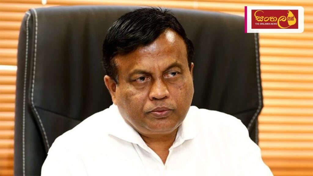 විදෙස්ගතව සිටි මත්ද්රව්ය ජාවාරම්කරුවන් 67 දෙනෙකු මෙරටට රැගෙන ආවා – නියෝජ්ය අමාත්ය සුනිල් වටගල Headline: විදෙස්ගතව සිටි මත්ද්රව්ය ජාවාරම්කරුවන් 67 දෙනෙකු මෙරටට රැගෙන ආවා - නියෝජ්ය අමාත්ය සුනිල් වටගල Intended image subject: Deputy Minister Sunil Watagala speaking at a mee