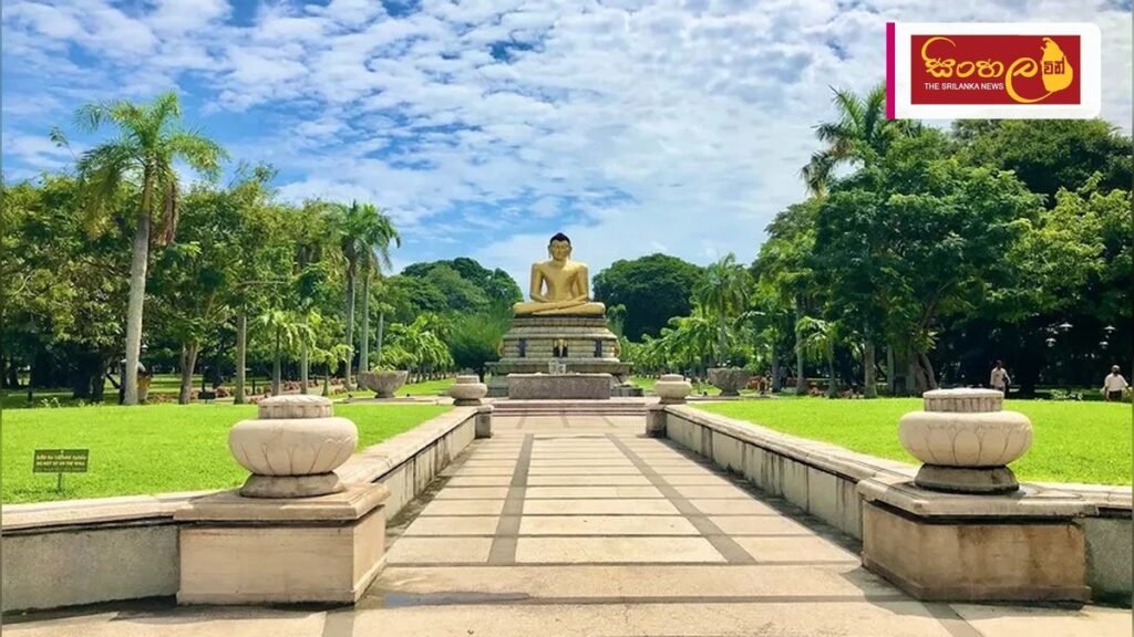 Headline: ගෝල්ෆේස් සත්‍යග්‍රහය අවසන්: විරෝධතා භික්ෂූන් විහාරමහා දේවී උද්‍යානයට Intended image subject: Viharamahadevi Park entrance or general view Story summary: කොටුව මහේස්ත්‍රාත