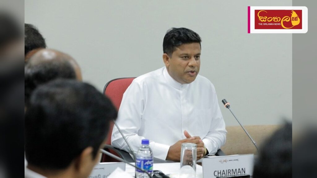 Headline: නුවරඑළිය දිස්ත්‍රික් මානව ජාවාරම් මර්දන සංසදය ස්ථාපිත කෙරේ Intended image subject: Nuwara Eliya District government officials meeting Story summary: මානව ජාවාරම් මැඩලීම ස