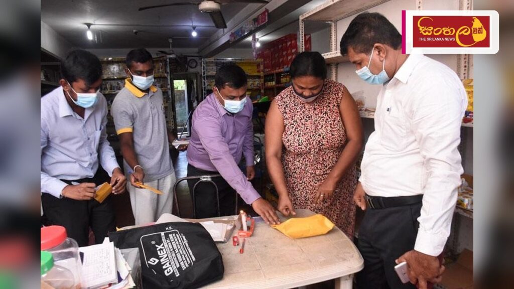 ප්රමිතියෙන් තොර PVC ජලනළ වැටලීම් දිවයින පුරා ඇරඹේ Headline: ප්රමිතියෙන් තොර PVC ජලනළ වැටලීම් දිවයින පුරා ඇරඹේ Intended image subject: Consumer Affairs Authority officials inspecting PVC pipes Story summary: ශ්රී ලංකා ප්රමිති ආය