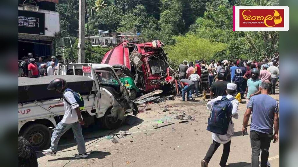 අකුරණ මාරක රිය අනතුරට සම්බන්ධ රියැදුරු අධිකරණයට Headline: අකුරණ මාරක රිය අනතුරට සම්බන්ධ රියැදුරු අධිකරණයට Intended image subject: Akurana road accident scene Story summary: අකුරණ ප්රදේශයේදී පුද්ගලයින් හය දෙනෙකුගේ ජීවිත බිලිගත්