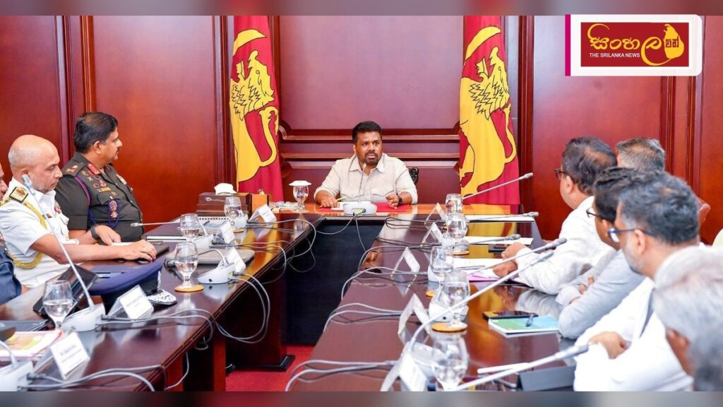ජාතික පාරිසරික සංරක්ෂණය උදෙසා ‘පිරිසිදු ශ්රී ලංකා’ වැඩසටහන ඇරඹේ Headline: ජාතික පාරිසරික සංරක්ෂණය උදෙසා 'පිරිසිදු ශ්රී ලංකා' වැඩසටහන ඇරඹේ Intended image subject: Sri Lanka Presidential Secretariat logo or environmental conservation scene Story