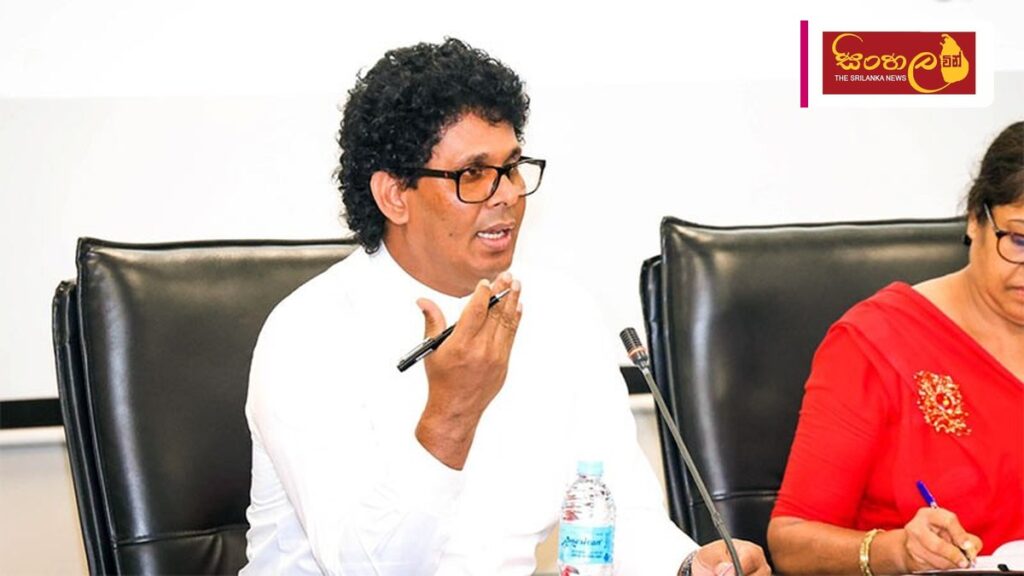 වසා දැමූ සමූපකාර තොග වෙළෙඳ සංස්ථාව (CWE) යළි ඇරඹේ Headline: වසා දැමූ සමූපකාර තොග වෙළෙඳ සංස්ථාව (CWE) යළි ඇරඹේ Intended image subject: Minister Vasantha Samarasinghe handing over appointment letters at the CWE office Story summary: