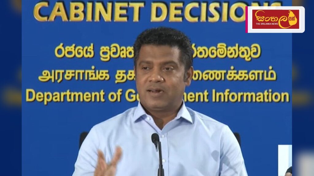 Headline: “රටම එකට” මෙහෙයුමෙන් මත්ද්‍රව්‍ය සැකකරුවන් 3 ලක්ෂයකට අධික පිරිසක් අත්අඩංගුවට Intended image subject: Nalinda Jayatissa at a press conference Story summary: “රටම එකට” ජාති