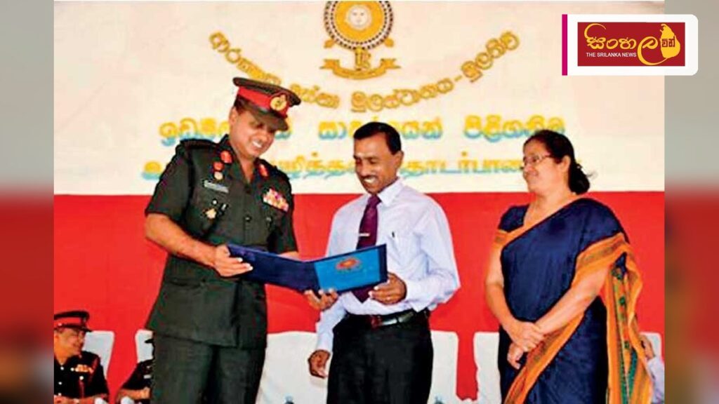 Headline: මුලතිව් කේප්පාපිලවු ප්‍රදේශයේ අක්කර 6.97ක ඉඩම් ප්‍රමාණයක් ජනතා අයිතියට Intended image subject: Mullaitivu district government office or land handover event Story summary: