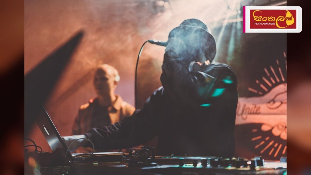 ලෝක ප්රකට DJ Snake සෙන්ටර් සංගීත උළෙලේ දෙවැනි දිනය වර්ණවත් කිරීමට ශ්රී ලංකාවට Headline: ලෝක ප්රකට DJ Snake සෙන්ටර් සංගීත උළෙලේ දෙවැනි දිනය වර්ණවත් කිරීමට ශ්රී ලංකාවට Intended image subject: DJ Snake performing on stage Story summary: ලොව ප්රකට ඉලෙක්ට්රොන